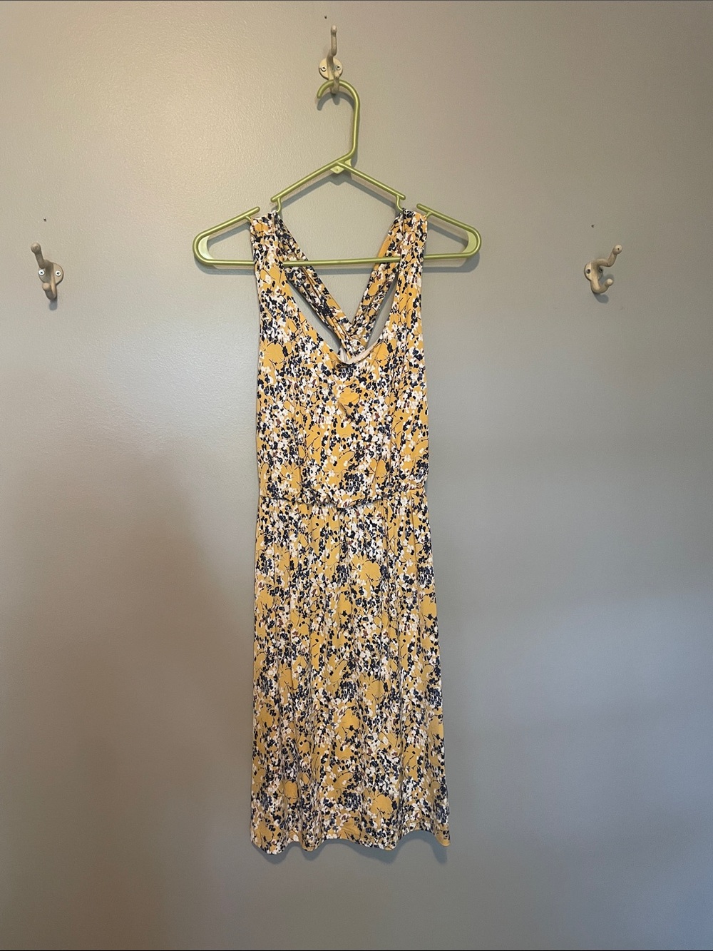 Kaileigh Yellow Floral V‑Neck Midi Dress